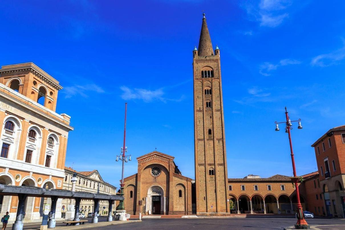 A Due Passi Dal Centro Apartment Forli Bagian luar foto